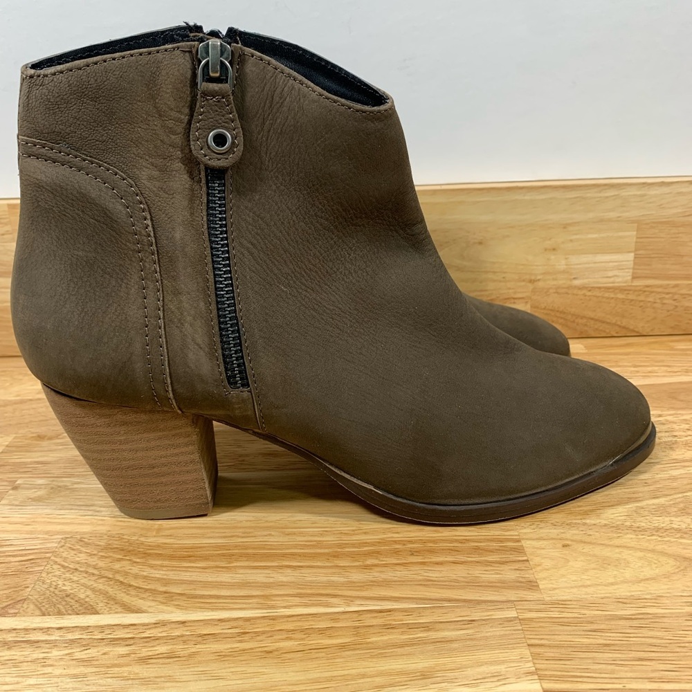 NEW Diba 10 Green Brown Sequoia Suede Leather Zip‎ Booties